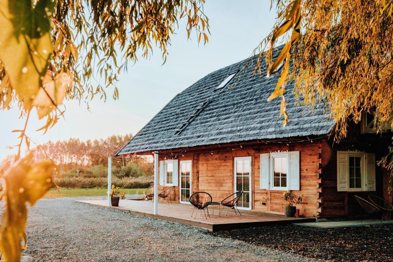 Chatka Pradziadka I Jurty Na Wodzie Pokrowka Exterior photo