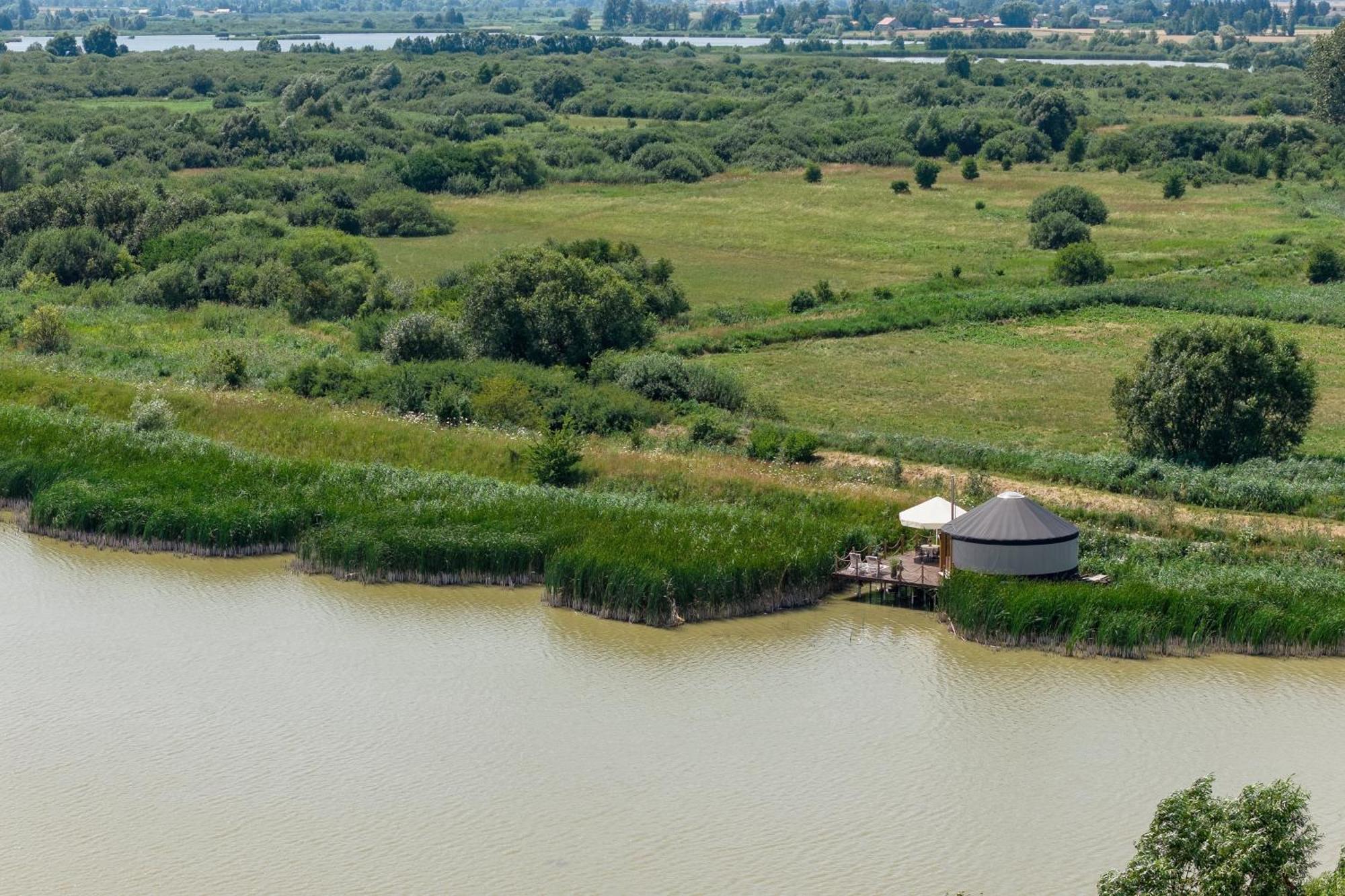 Chatka Pradziadka I Jurty Na Wodzie Pokrowka Exterior photo